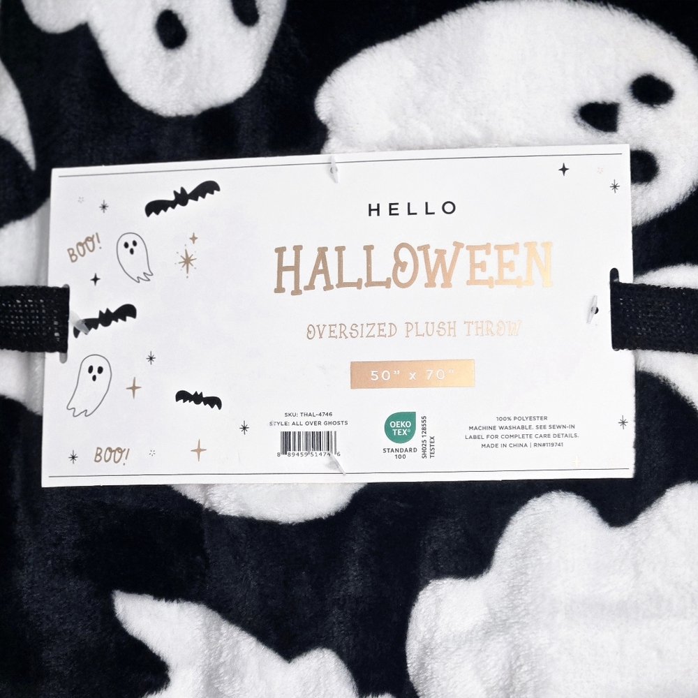 Halloween Oversized Plush Back And White Ghost Blanket - Picture 4 of 9